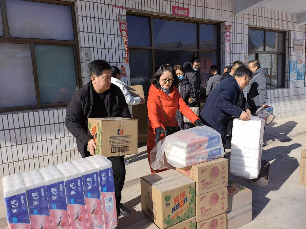 民建长治市直三支部开展冬季送温暖献爱心助力乡村振兴活动